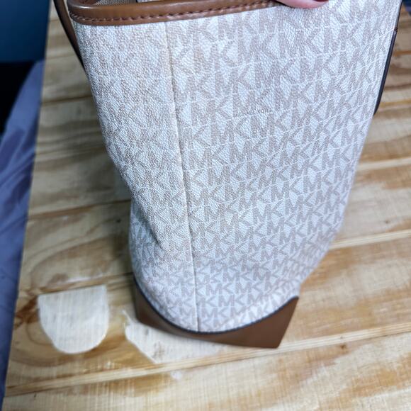 Michael Kors Eva Large Tote White/Ivory Pink Stripe Coated Canvas Purse Bag - Picture 9 of 13